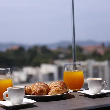 Ambassador 아파트