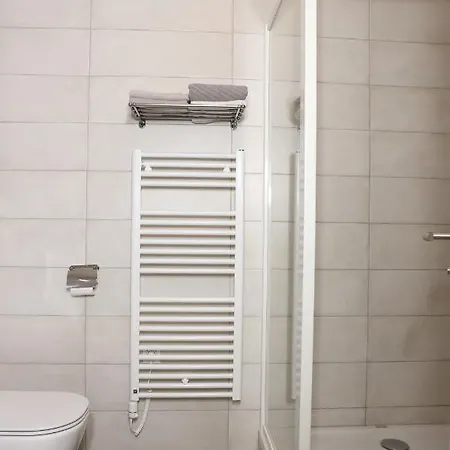 Ambassador Apartment *