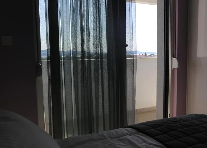 Ambassador Ζαντάρ